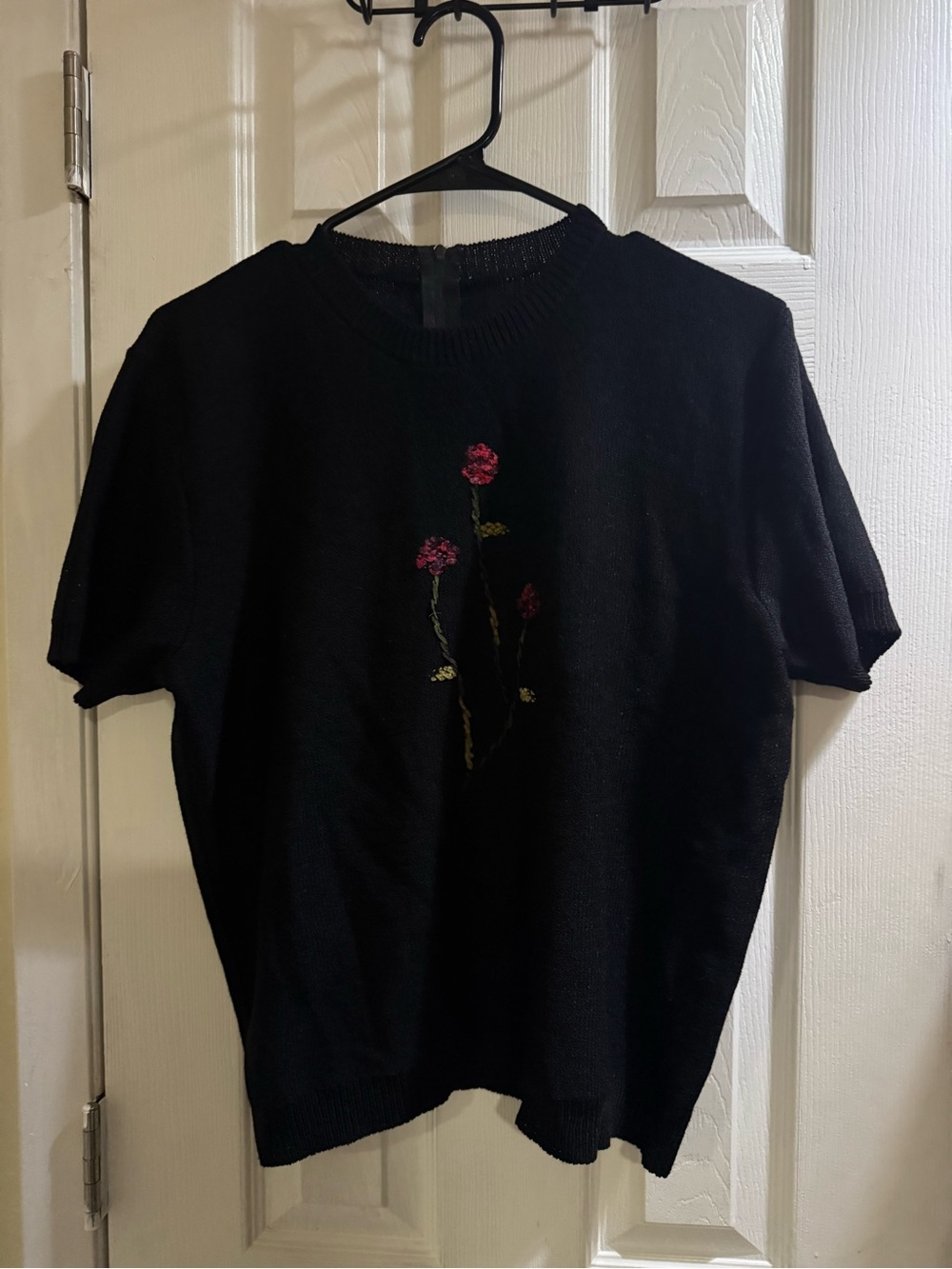 Vintage Alnoral Women’s Black Floral Embroidered Short Sleeve Sweater Size XL